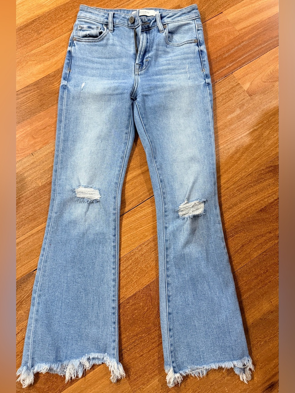 Women’s Hidden Happiness distressed crop flare jean Size 24 euc